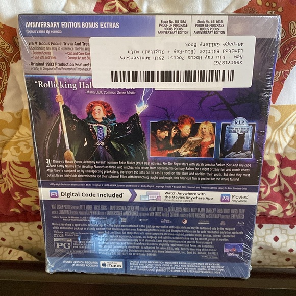 Hocus Pocus 25th Anniversary Limited Edition Blu-Ray + Digital 40 page book - Picture 5 of 5